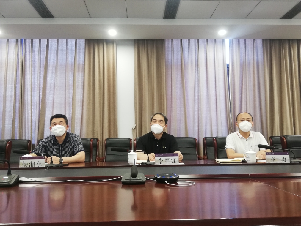 共同战“疫”，筑牢校园安全防线   李军锋、张大玉看望慰问在校师生员工