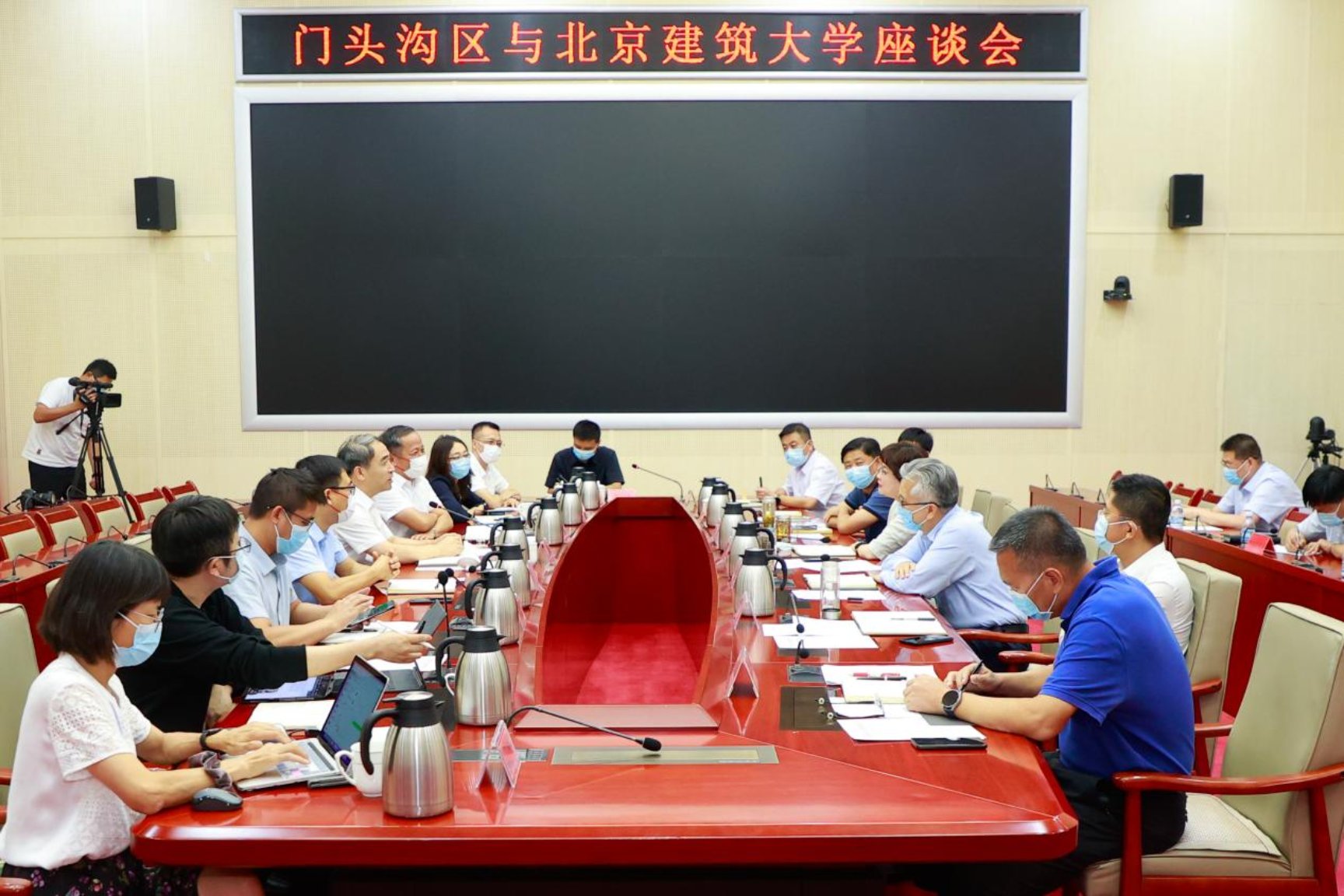 深化校地合作，实现共赢发展！BETVLCTOR伟德在线书记校长带队赴门头沟区走访座谈