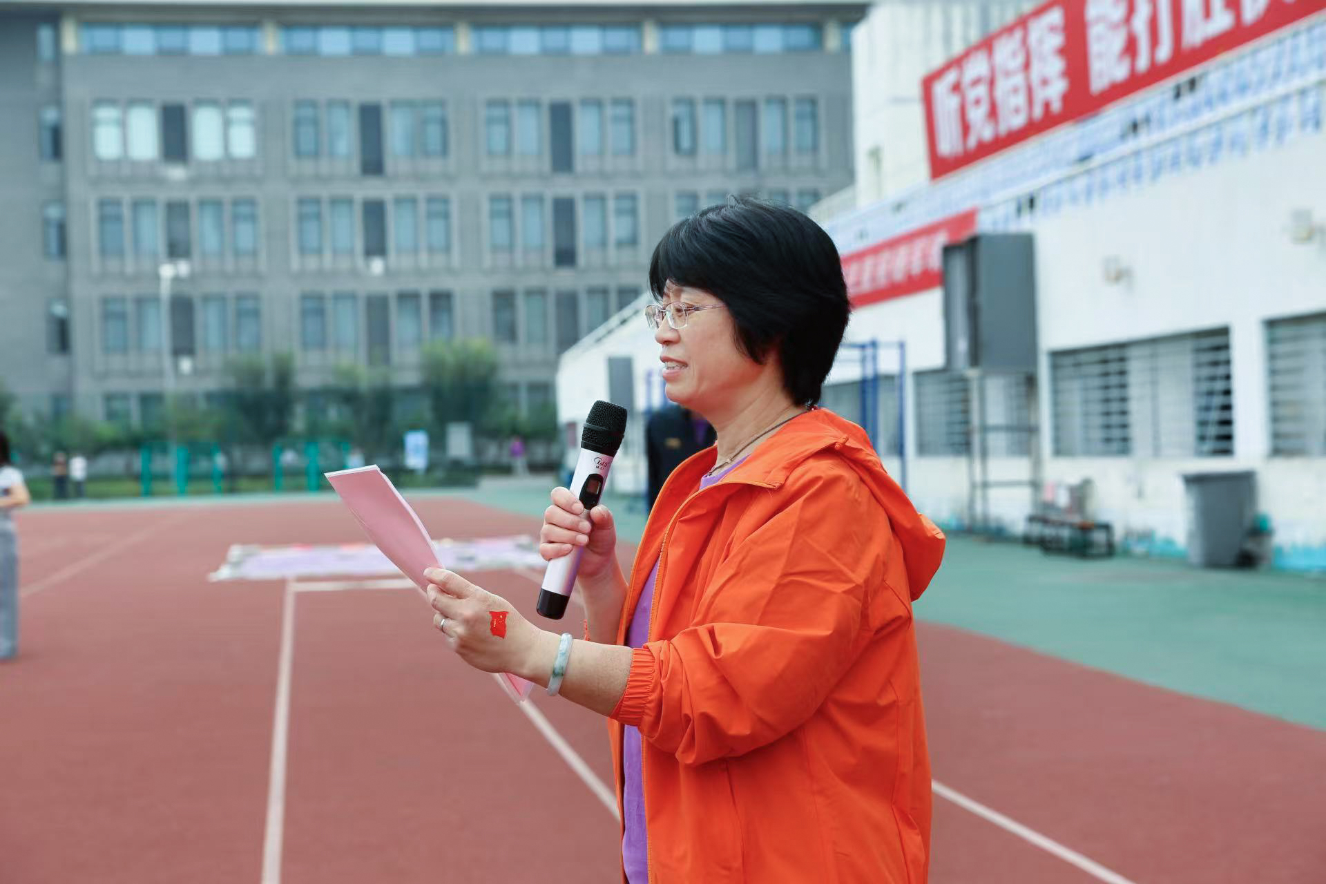 2025年“百年工运薪火传 数智领航筑梦行”教职工健步走活动成功举办