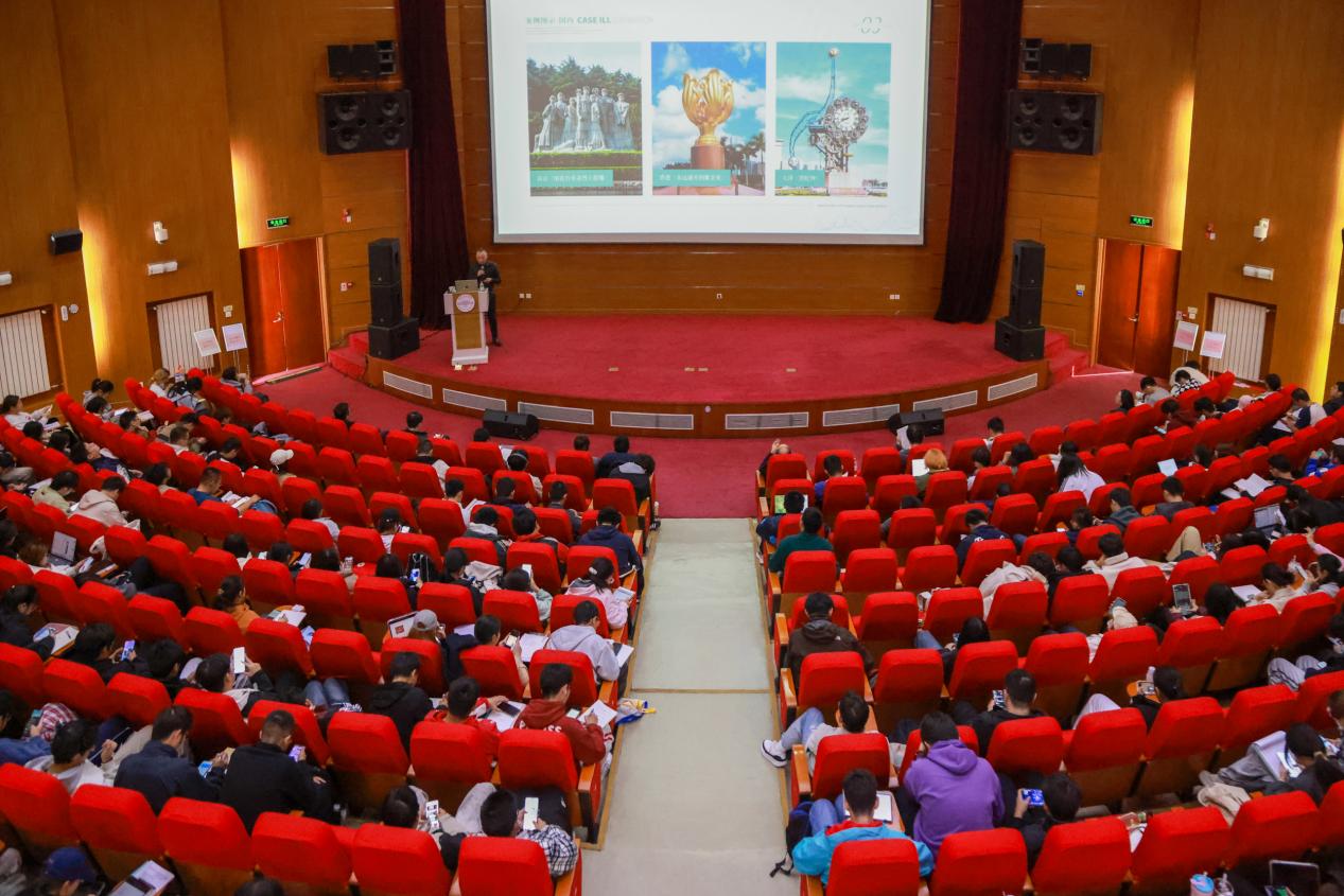 城市公共艺术家刘恒甫先生做客建大讲堂