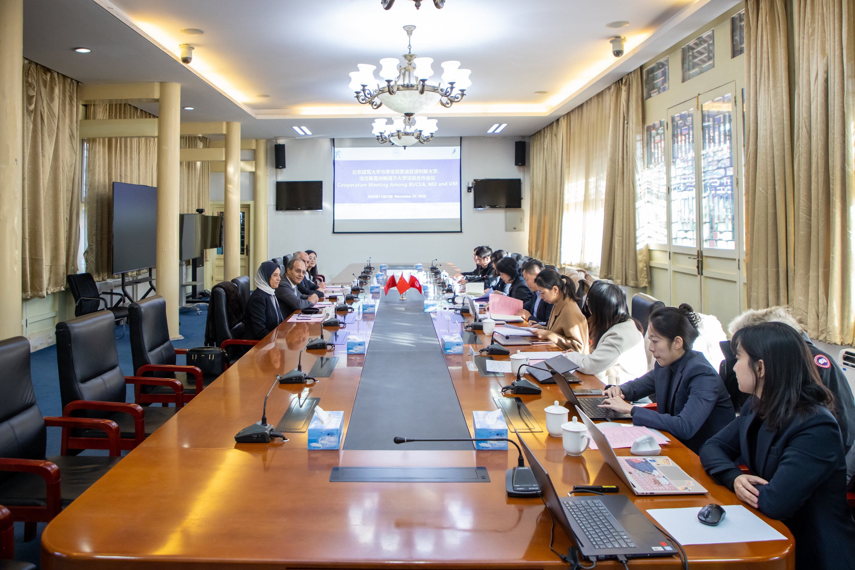 摩洛哥蒙迪亚波利斯大学、突尼斯莫纳斯提尔大学校长团访问我校