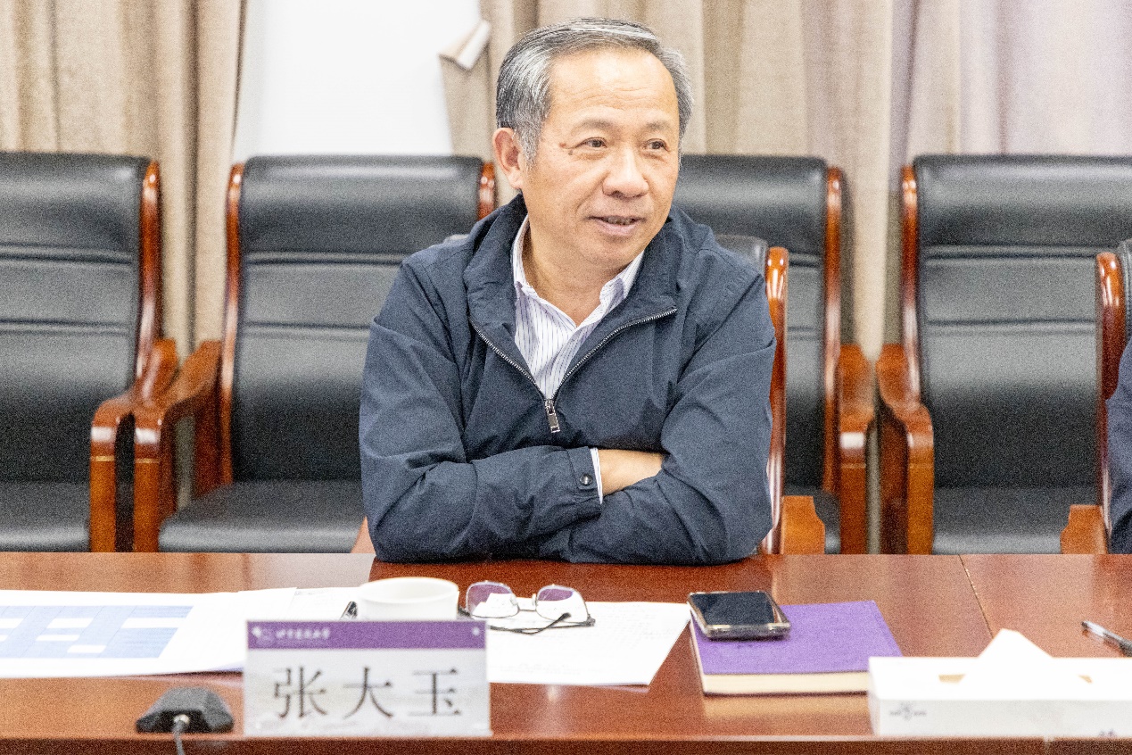 学校召开聘期特聘教授与教师团队2021-2025聘期期满交流座谈会