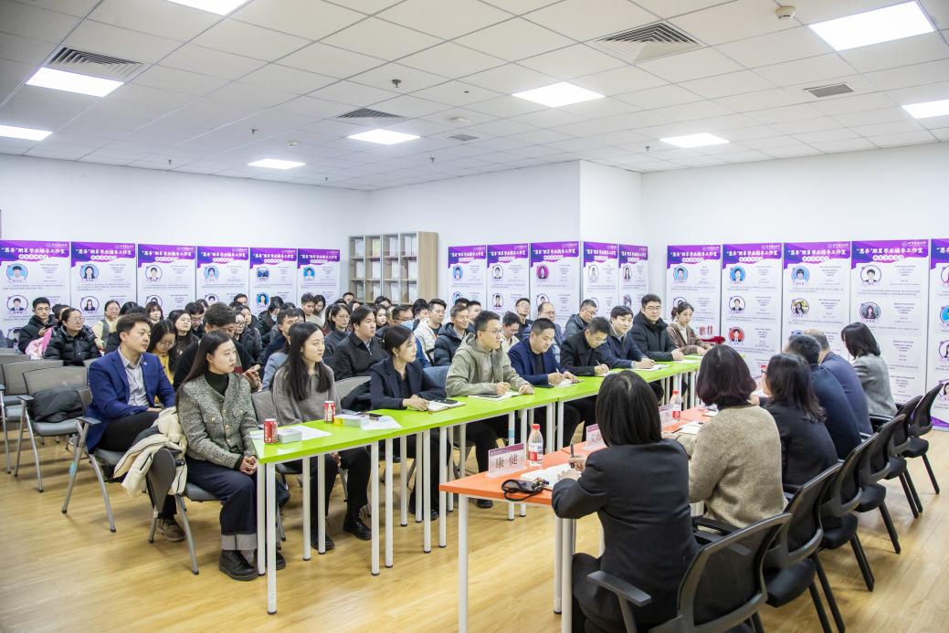 学校举办“党委书记与辅导员共话成长”主题活动