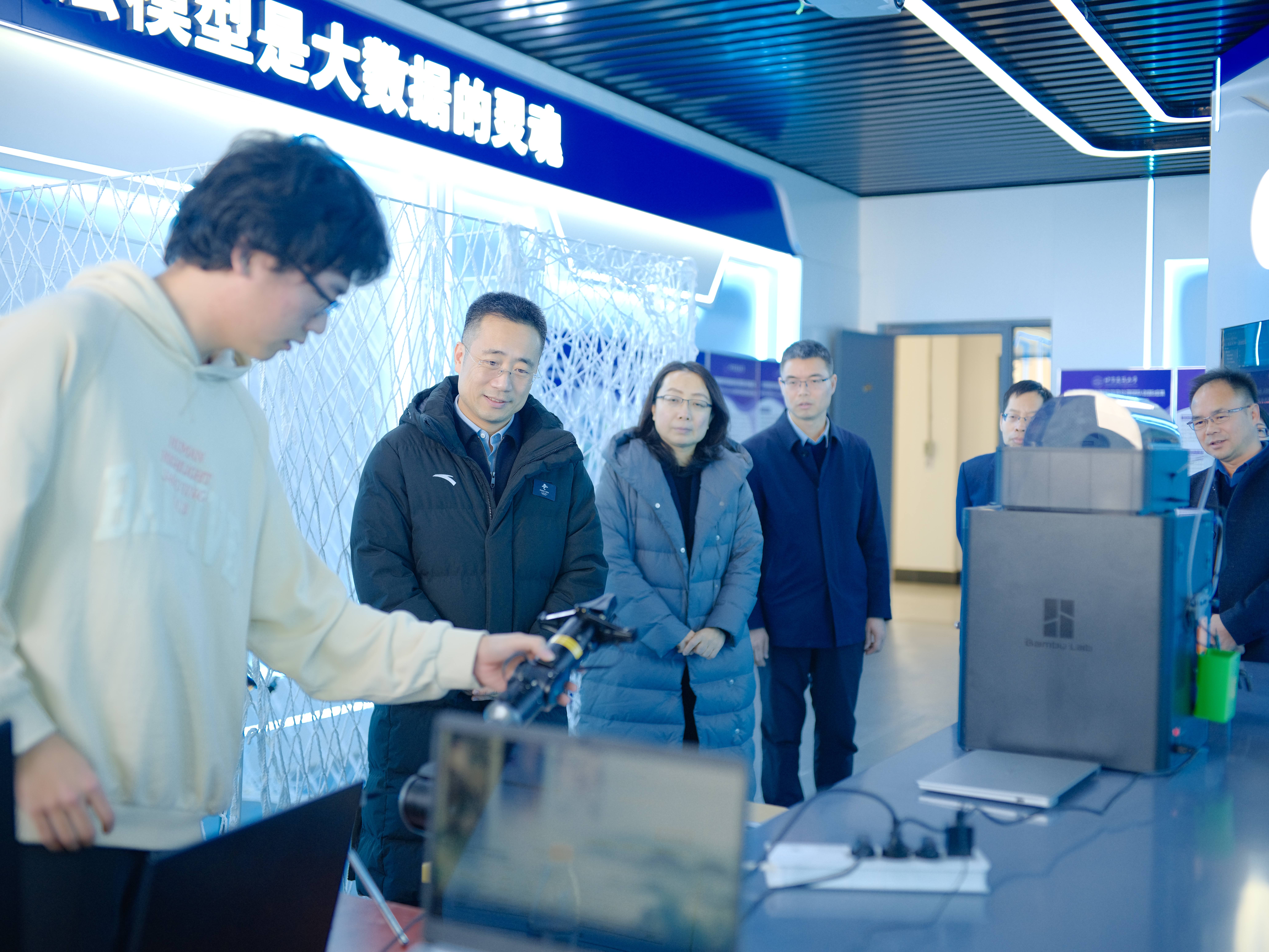 用的 实验室调研.JPG