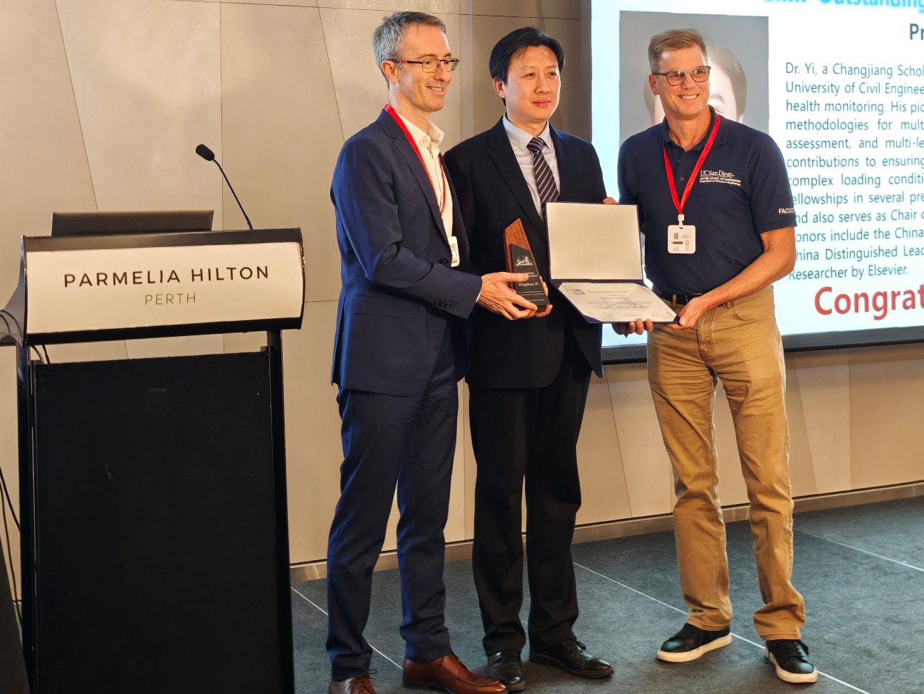 伊廷华教授在国际基础设施监测与防护会议荣获“杰出研究者奖”