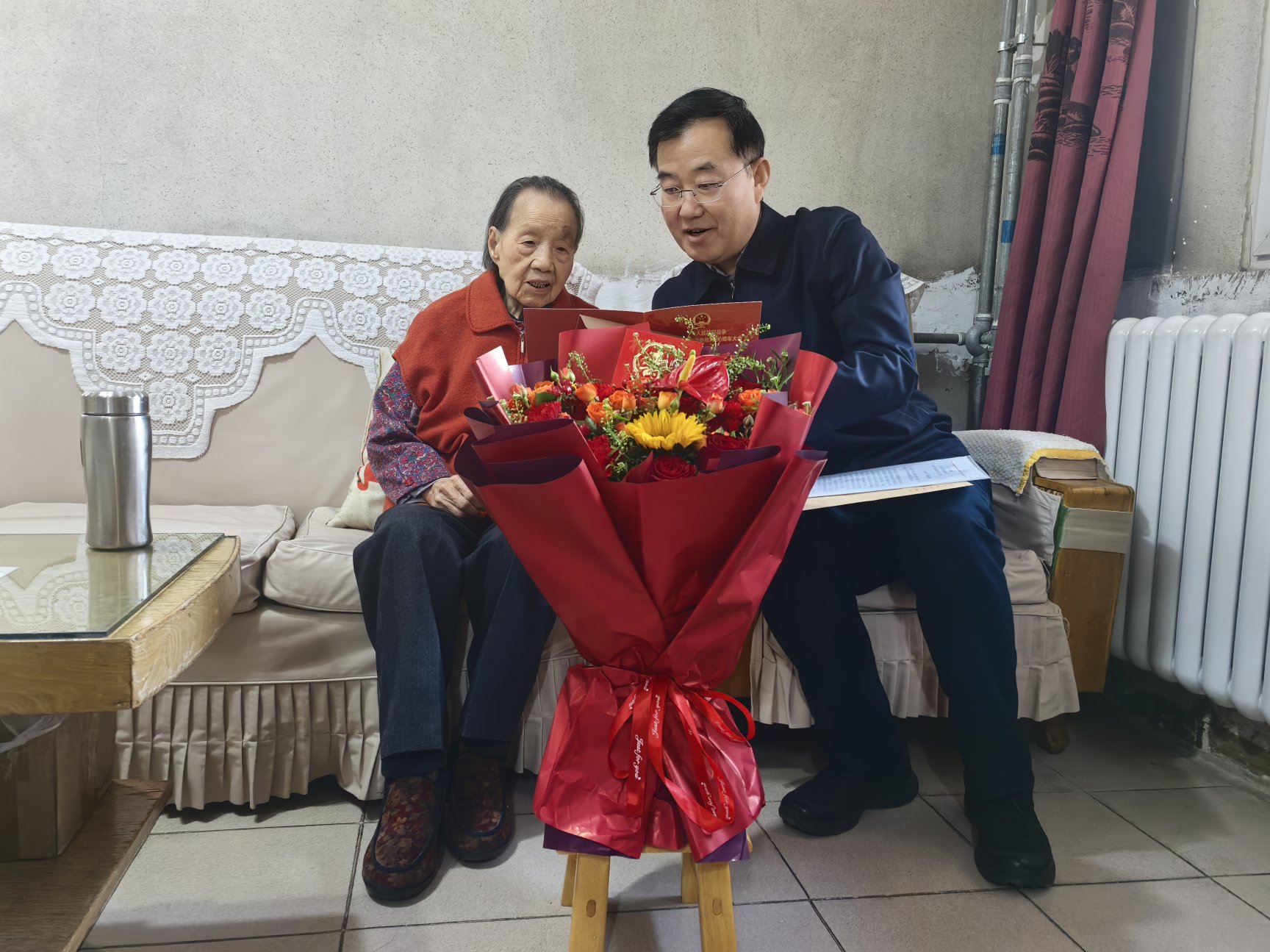 期颐在望 福寿绵长——校领导看望离休干部王慧