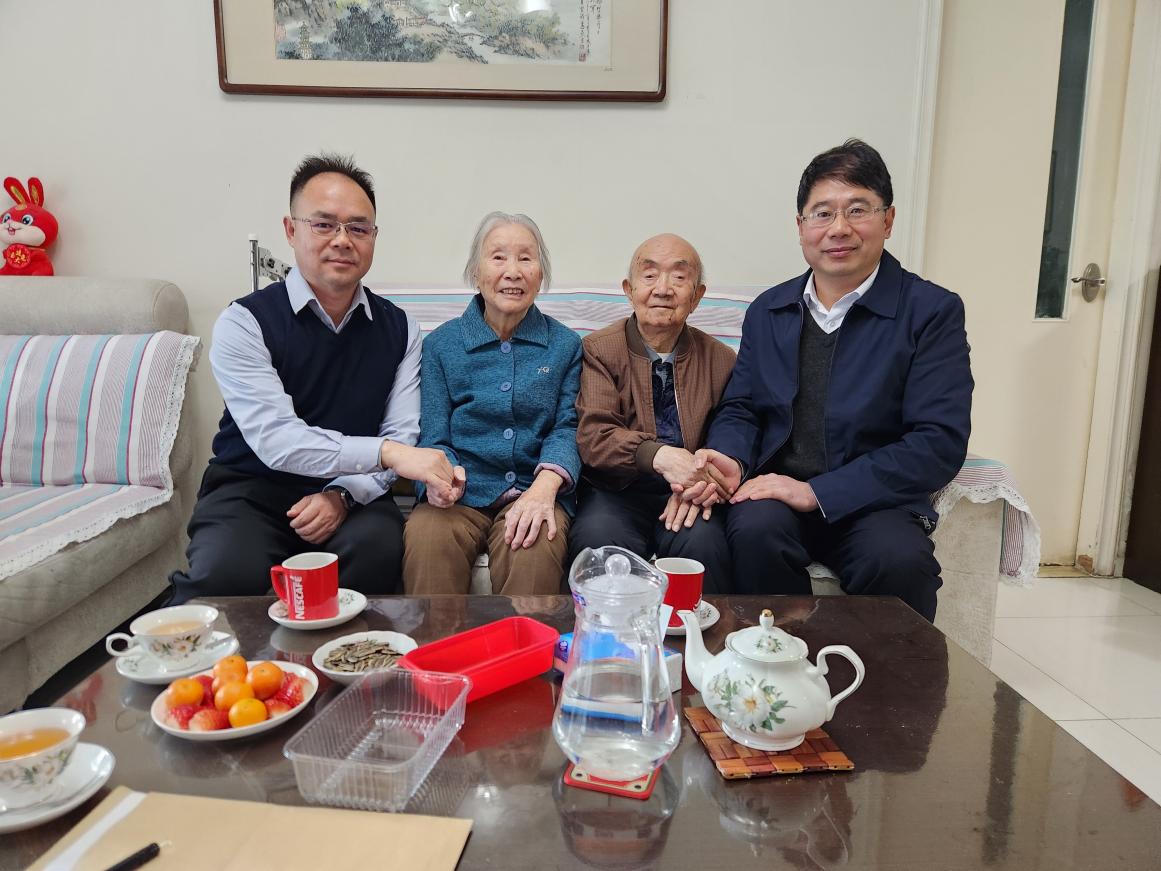 校领导带队看望慰问我校全国及市级劳动模范