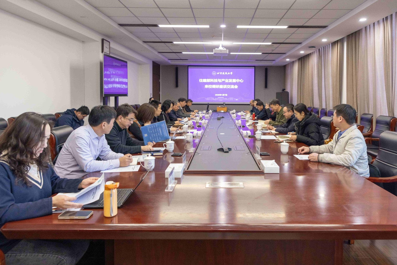 住建部科技与产业发展中心党委书记文林峰一行到校调研