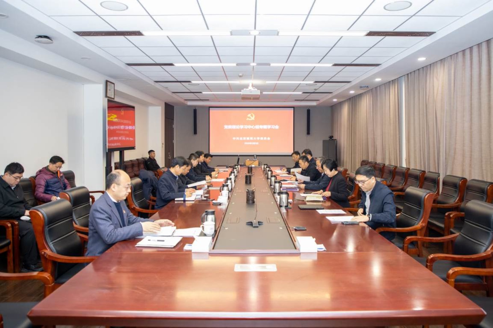 学校党委理论学习中心组专题学习习近平总书记考察北京重要讲话精神