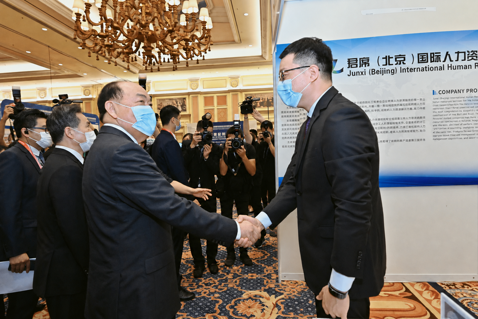与时代同行，在坚持中跨越——校友王亮的海外成长之路