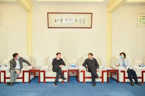 大兴区委副书记霍光峰一行来学校调研